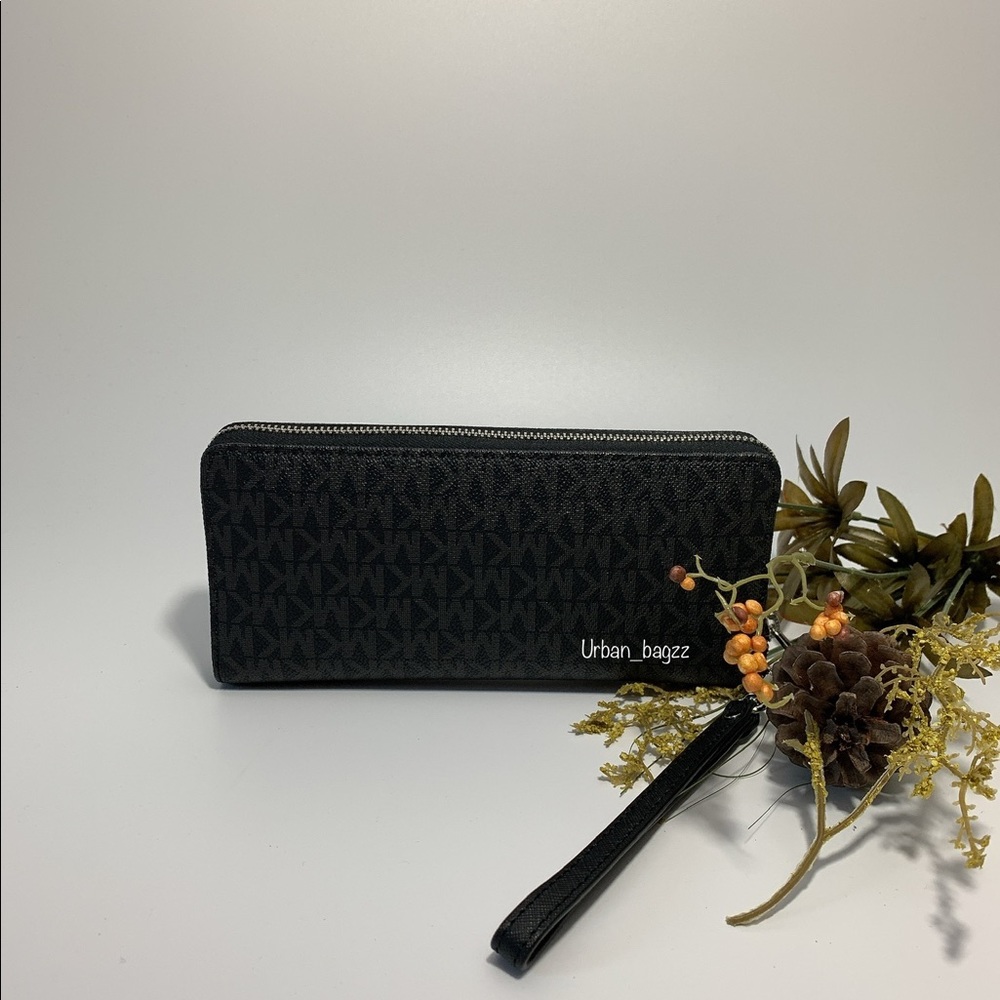 Michael Kors JST Large Zip Wallet - Picture 3 of 7